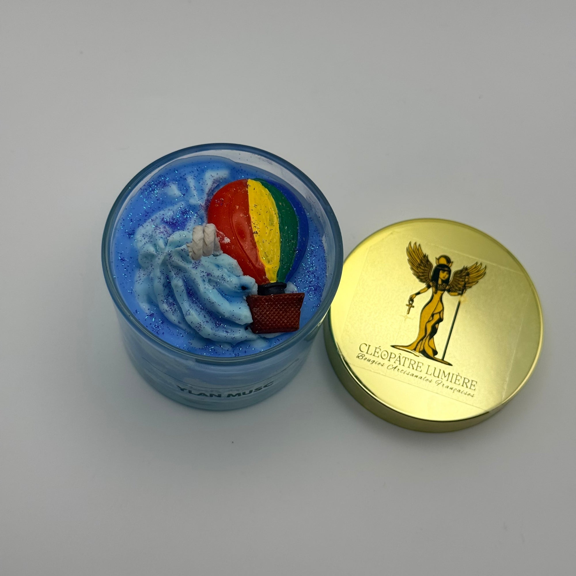 Une petite montgolfière